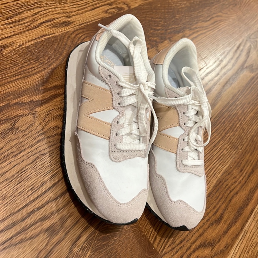 New Balance 237